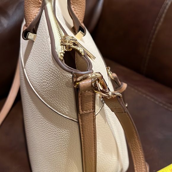 Anne Klein creamy buff color with beautiful saddle color straps. - Picture 8 of 17